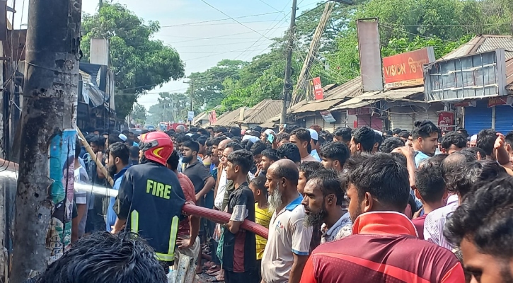 চাঁদপুরের মুন্সিরহাট বাজারে আগুন, ১৭ দোকান পুড়ে ছাই